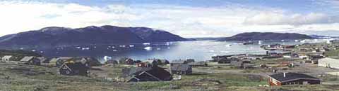 Grnland:
                  Beispiel Narsaq: Berge, Huser, Meer, aber keine
                  Bume