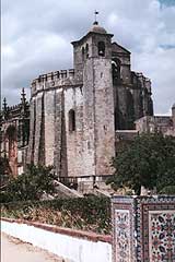 Tomar, fortress cathedral, front
                              view