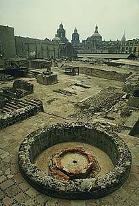 The situation of today:
ruins in Mexico City next to
"Christian" stony architecture The
situation of today: ruins in Mexico City
next to "Christian" stony
architecture