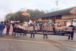 This is a demonstration of the
                                Mapuche natives against their
                                extermination in 2001