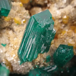 Mindouli Smaragd
                      02