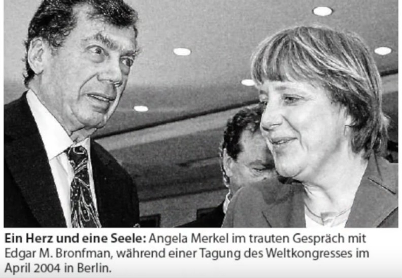 Frau Mossad-Merkel mit dem kriminellen
                  Zionisten Bronfman vom zionistischen Jdischen
                  Weltkongress im April 2004, der Bronfman ist wie ein
                  Teufel