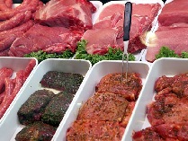 Carnes condimentadas y crudas (al
fondo) Carnes
condimentadas y crudas (al fondo)