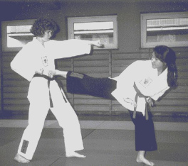 El sistema
inmunológico es una defensa contra intrusos que
provocan enfermedades (así como una clase de
deporte de combate de defensa), y esa defensa
funciona diversamente según el grupo sanguíneo
(como existen diversos clases de deporte de
combate de defensa también). El sistema
inmunológico es una defensa contra intrusos que
provocan enfermedades (así como una clase de
deporte de combate de defensa), y esa defensa
funciona diversamente según el grupo sanguíneo
(como existen diversos clases de deporte de
combate de defensa también).