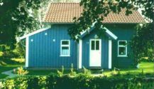 Raubtiere, verschiedene Insekten,
                          besonders Fliegen, scheuen die blaue Farbe und
                          somit auch blaue H�user, Raubtiere auch blaue
                          Z�une.