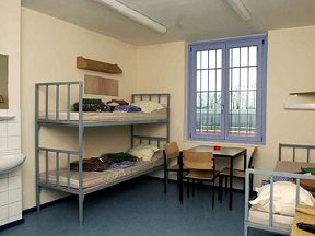 Eine
Gefängniszelle in sanften Farben Eine
Gefängniszelle in sanften Farben