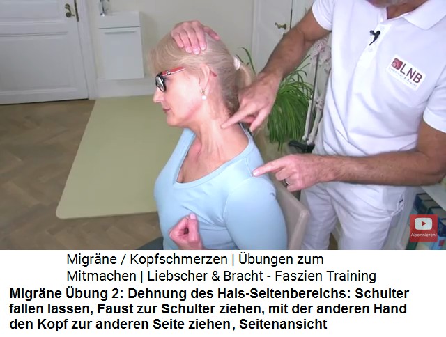 Migrne
                    bung 2a: Die Seite am Hals wird gedehnt: Schulter
                    fallenlassen, Faust zur Schulter ziehen, Kopf schaut
                    geradeaus, mit der anderen Hand den Kopf am Oberkopf
                    zur einer Seite ziehen, Seitenansicht