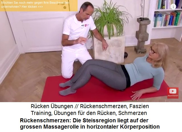Rckenschmerzen: Massage 3: Der Patient
                      sitzt auf die grosse Massagerolle in fast
                      horizontaler Position, die Rolle ist noch in der
                      Steissbeinregion