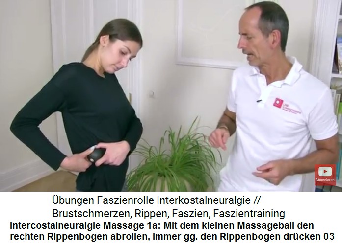Intercostalneuralgie Video 2 Massage 1a:
                      Mit dem kleinen Massageball wird der rechte
                      Rippenbogen massiert, dabei immer wieder gegen den
                      Rippenbogen drcken, um die Gewebsflssigkeit zu
                      bewegen 03
