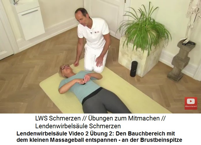 Bauchbereich entspannen: Der kleine
                      Massageball macht eine Tour Rippenbogen hoch -
                      Brustbeinspitze - den anderen Rippenbogen runter