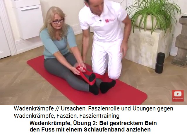 Wadenkrmpfe bung 2: Bein strecken und den
                      Fuss mit einem Schlaufenband anziehen 02