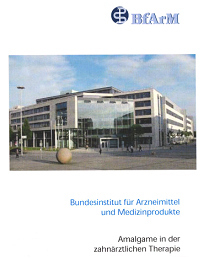 Das "Bundesamt für Arzneimittel
                              und Medizinprodukte" in Bonn
                              verteidigt das hochgiftige Amalgam als
                              "Medizinprodukt" und betreibt
                              somit die Verharmlosung von Quecksilber,
                              Silber und anderen Metallen im Mund, mit
                              gar nicht "wissenschaftlichen"
                              Argumentationen
