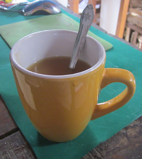 La tasa con la locin de levadura en
                      combinacin con el jarabe dulce
                      "Algarrobina"