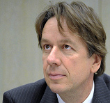 Wetterexperte Herr Kachelmann blickt
                          nach oben aber will keine Chemtrails sehen,
                          sondern bezeichnet Chemtrails als
                          "Schwachsinn"