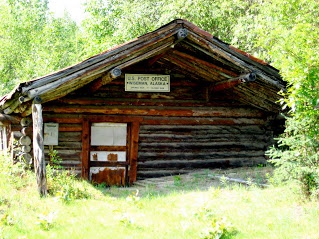 Defrozen
permafrost ground: sinking mail building in
Wiseman, Alaska, "U.S.A." Defrozen permafrost ground: sinking
mail building in Wiseman, Alaska,
"U.S.A."
