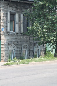 Defrozen
permafrost ground: sinking house in Irkutsk,
Russia Defrozen permafrost ground: sinking
house in Irkutsk, Russia