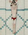 Cuadro de Biljana Djurdejevic (de Pizza Gate): un chico atado en el piso de una piscina