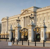 El palacio de Buckingham en Londres (eso es el palacio de la familia real criminal satanista)